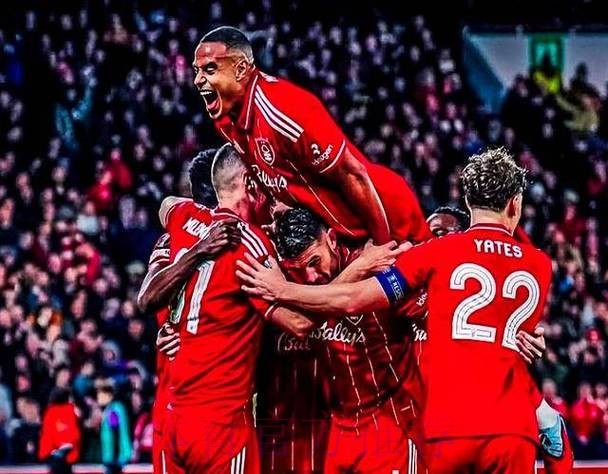 又一场3-0！英超54岁名帅力挽狂澜：7场4胜 带队双线狂奔